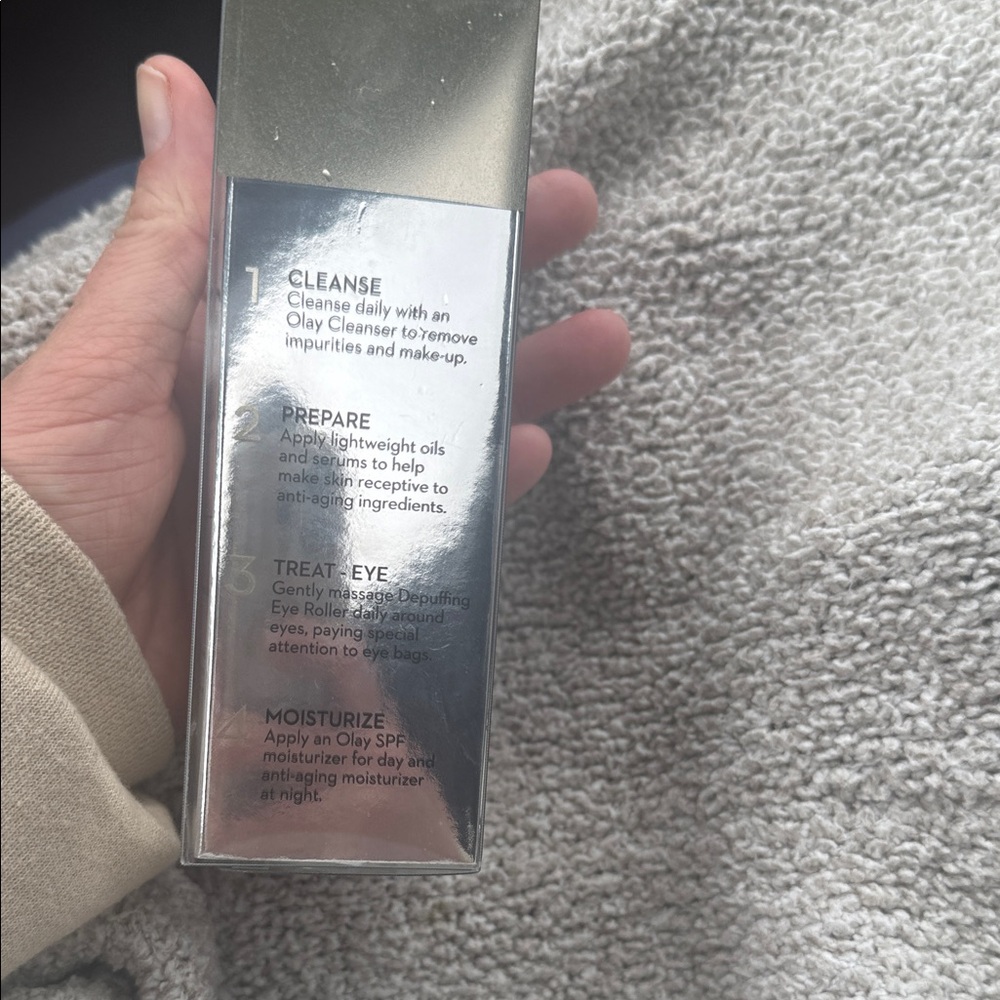 OLAY EYES Red Puffing Eye Roller with Silver Cap 🌻👸🏼NWT💯 - Picture 6 of 6